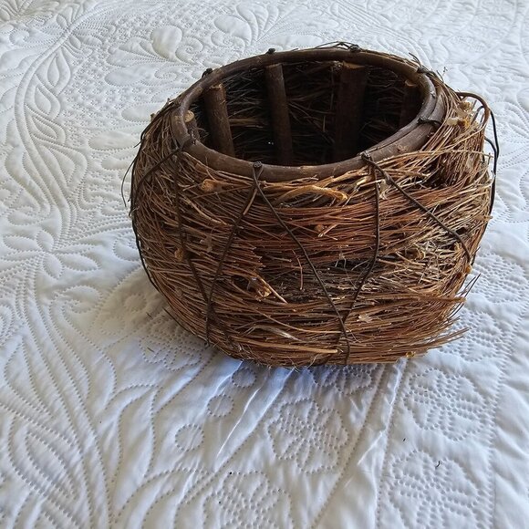 Tenser Handmade Rustic Twig & Wicker Basket With Wooden Supports - Picture 4 of 9